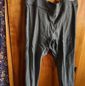 Slim fit ankle length black and white pants